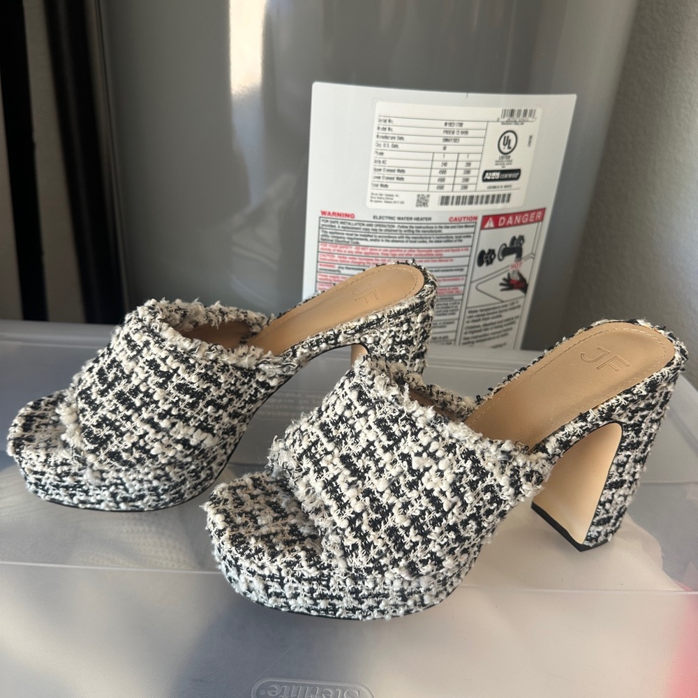 JF J.Ferrar Black and White Platform Mules